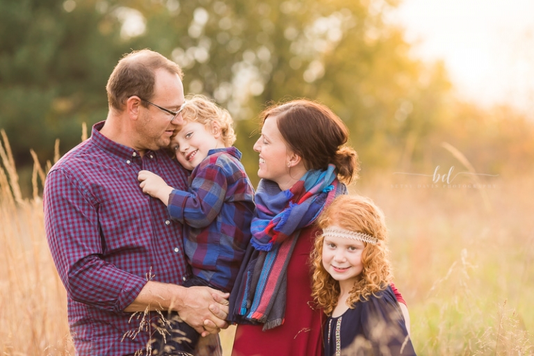 How to Pose Families: Simple Family Photo Poses for Photographers