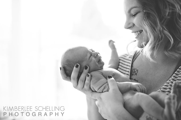 Newborn Photography Styles: Lifestyle vs. Posed Portraits!