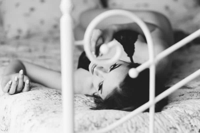 boudoir photography bed