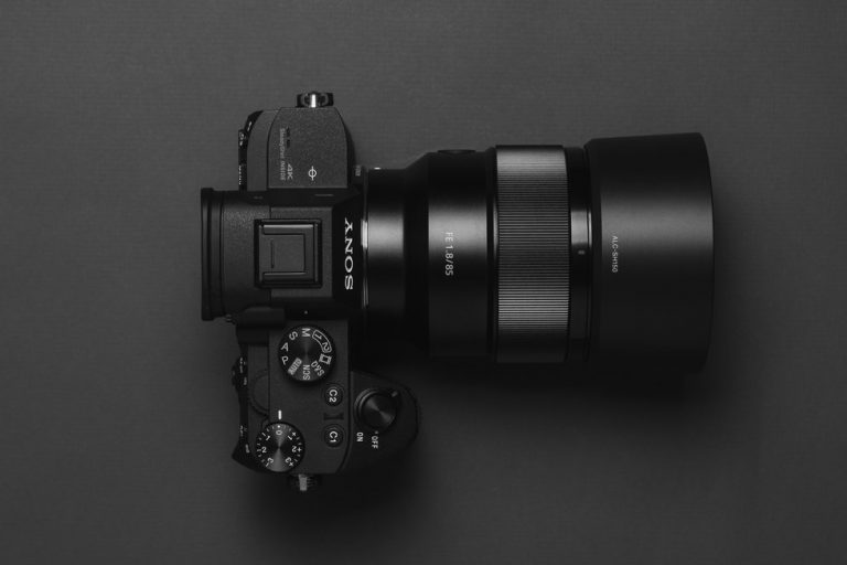 What is a mirrorless camera, exactly? And why would you want one?