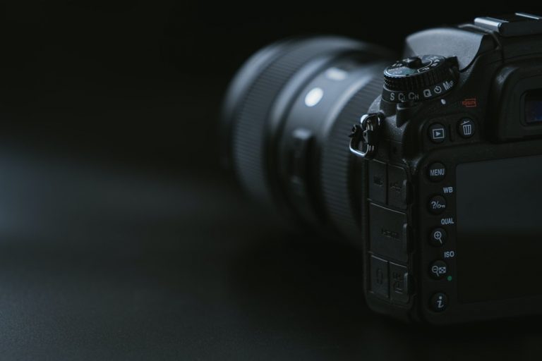 Nikon vs Canon: The Battle of Camera Manufacturers