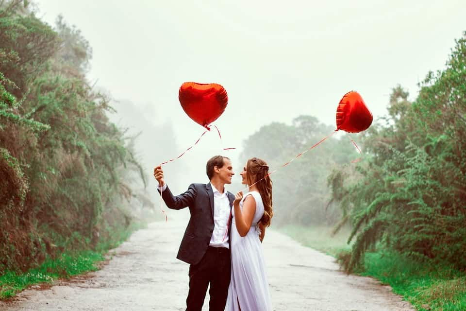 couple with heart ballons